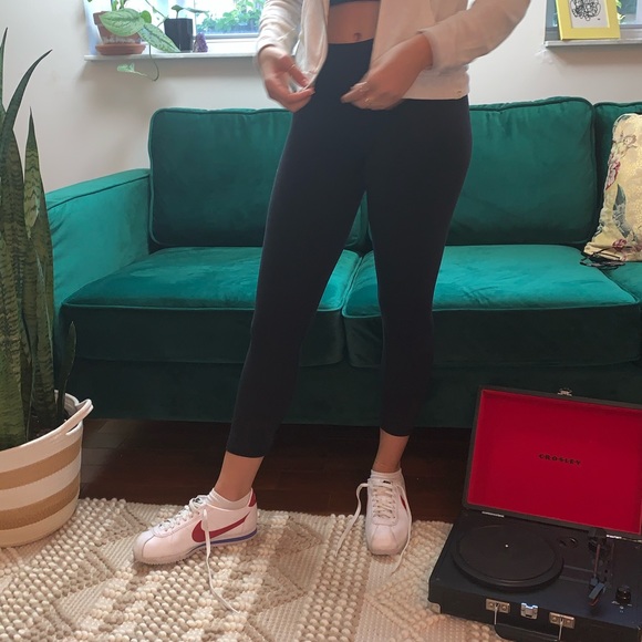 LULULEMON black leggings - Picture 2 of 4